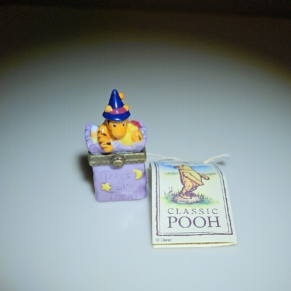 Disney Classic Pooh Tiger in Witch Hat Trinket Box Figurine - Picture 1 of 2